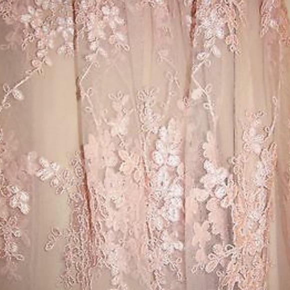 ✨Vera Wang (not what you buy at Kohl’s) Dress - Picture 3 of 4